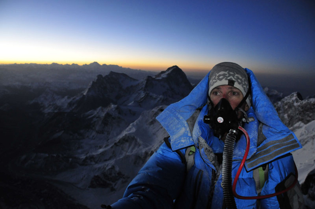 p-4-peter-whittaker-with-oxegyn-mask-on-everest-summit-attempt