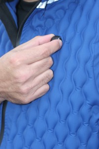 Adjusting the valve on the vest regulates the amount of argon gas insulation and thus the amount of warmth.